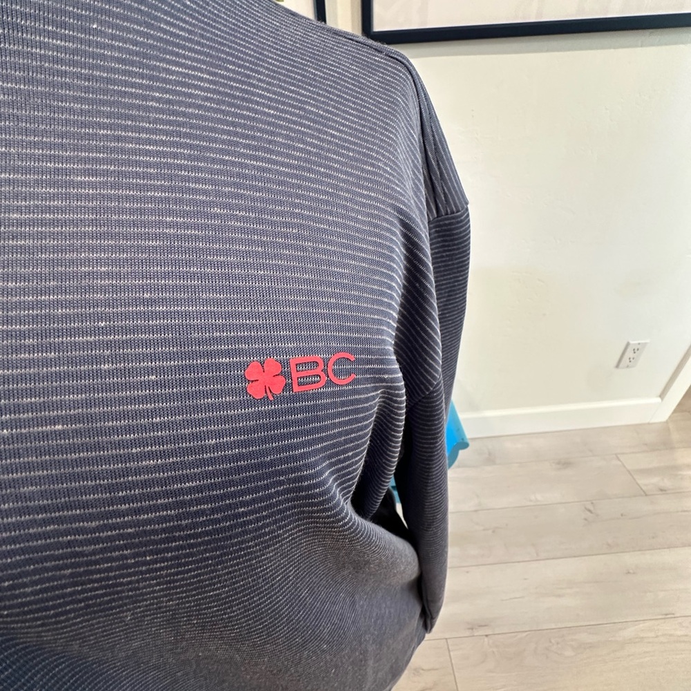 Performance pullover. - Picture 3 of 4